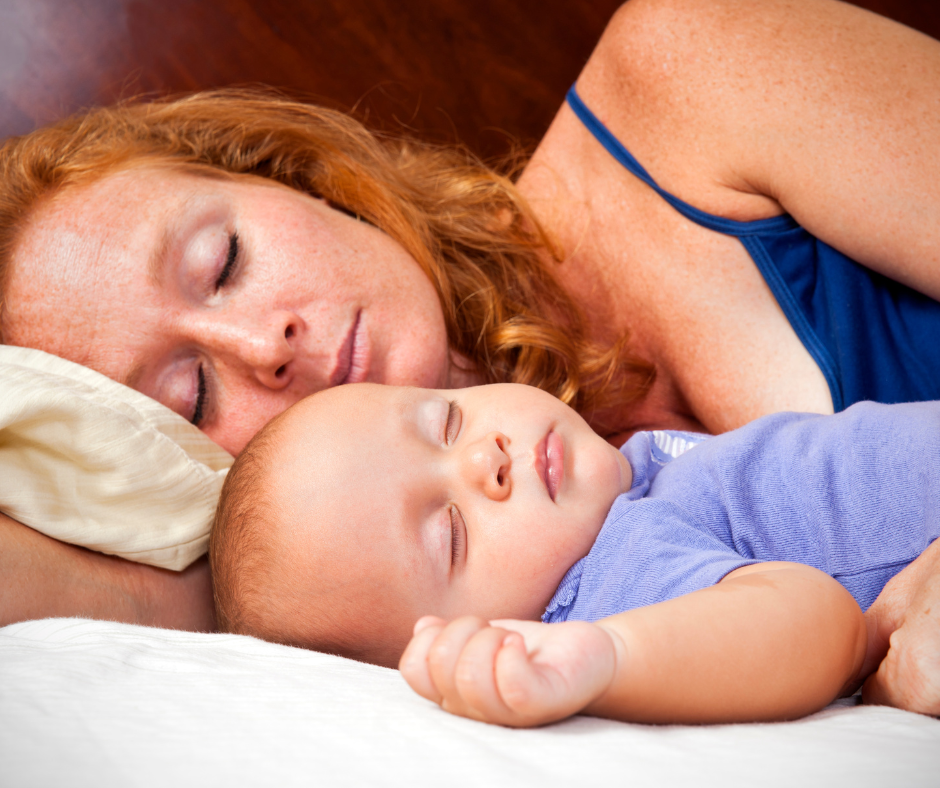 neonato nel lettone