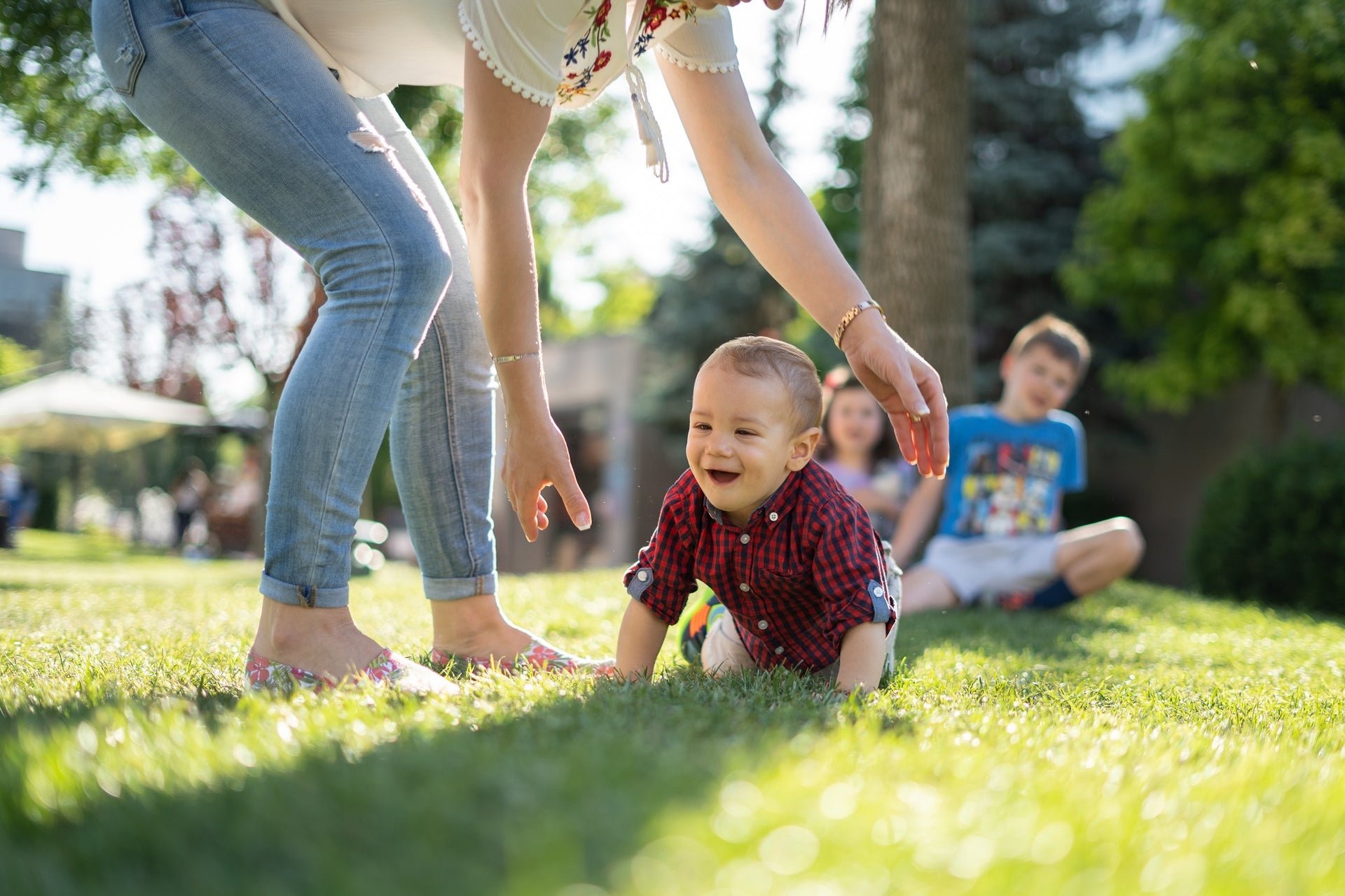 Bambini che gattonano e igiene domestica – FlyIdeas