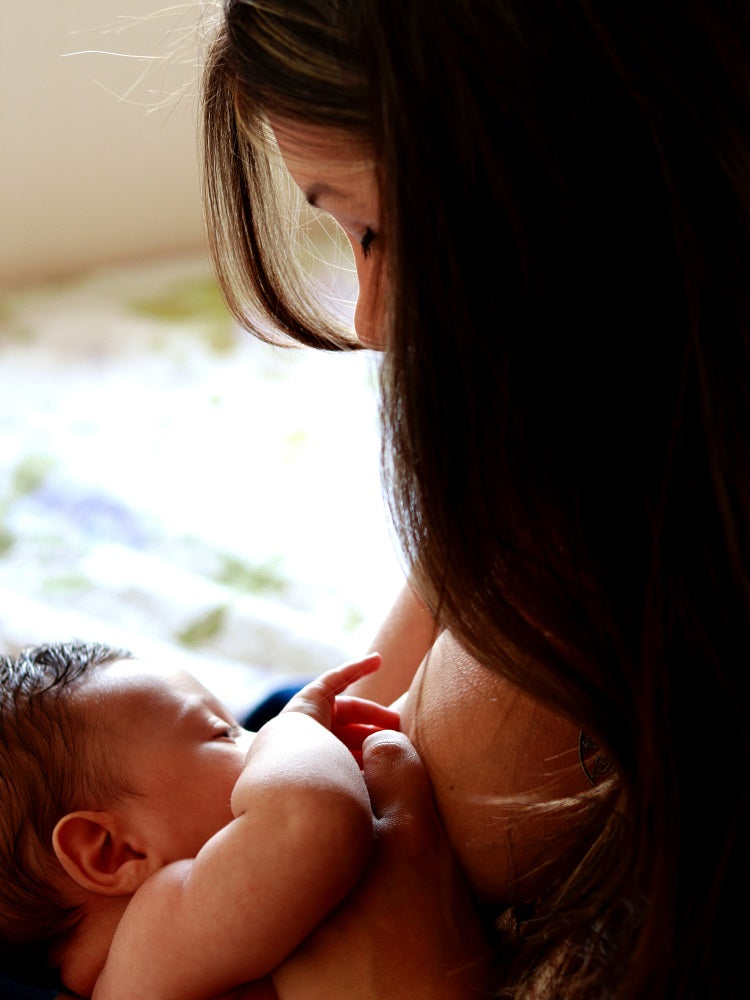 Allattamento: quello che c’è da sapere su come allattare al seno il proprio bambino - FlyIdeas