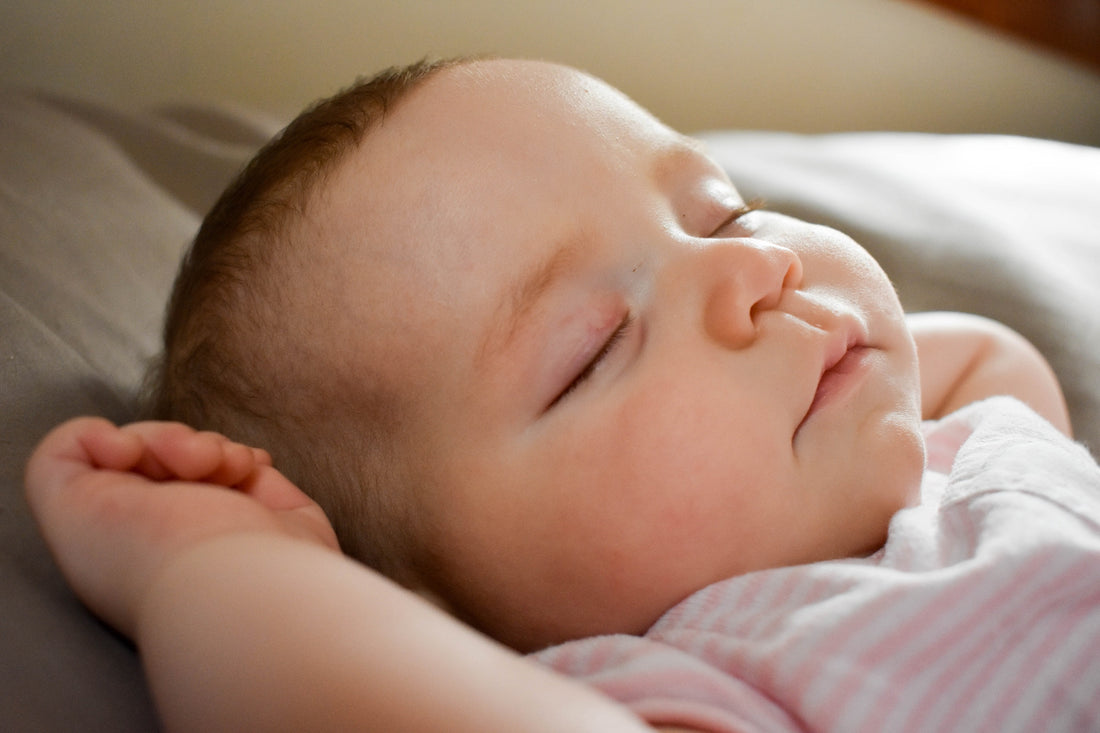 Le 5 cose da sapere sul sonno dei neonati - FlyIdeas